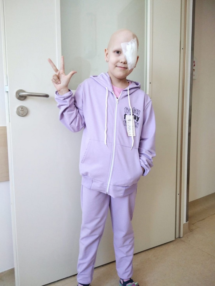 Вместо глазика у Саши пока дырочка.1632145132