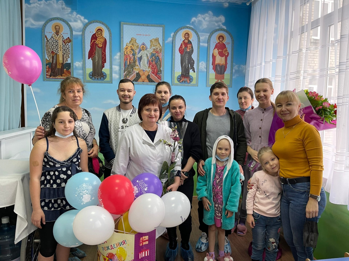 День Рождения заведующей детским онкогематологическим отделением1637744105