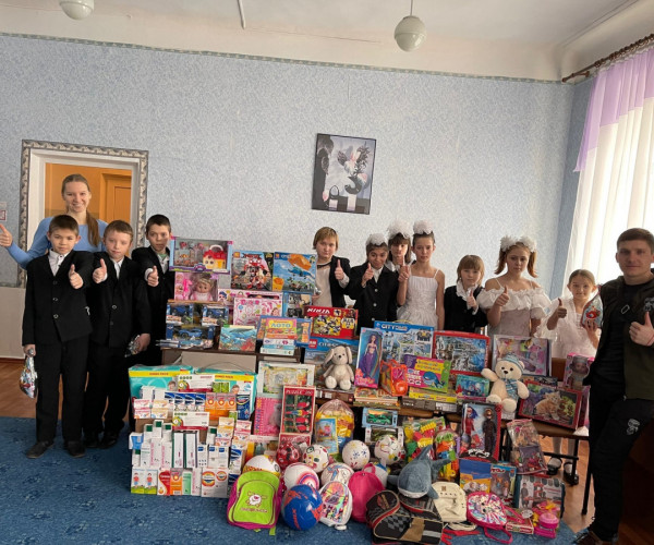 Новогодние чудеса для детей из Докучаевской специальной школы-интерната1642848312