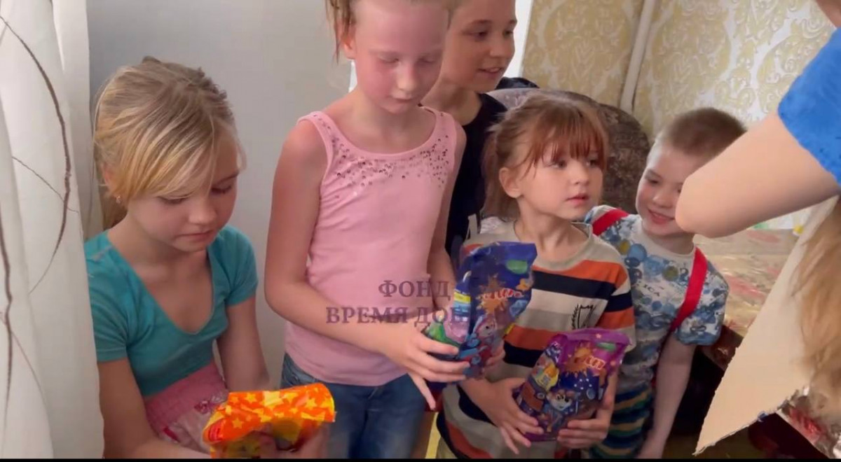 "Нас с детьми вывозили ночью на БТРе." История многодетной семьи, оставшейся без жилья1654609541