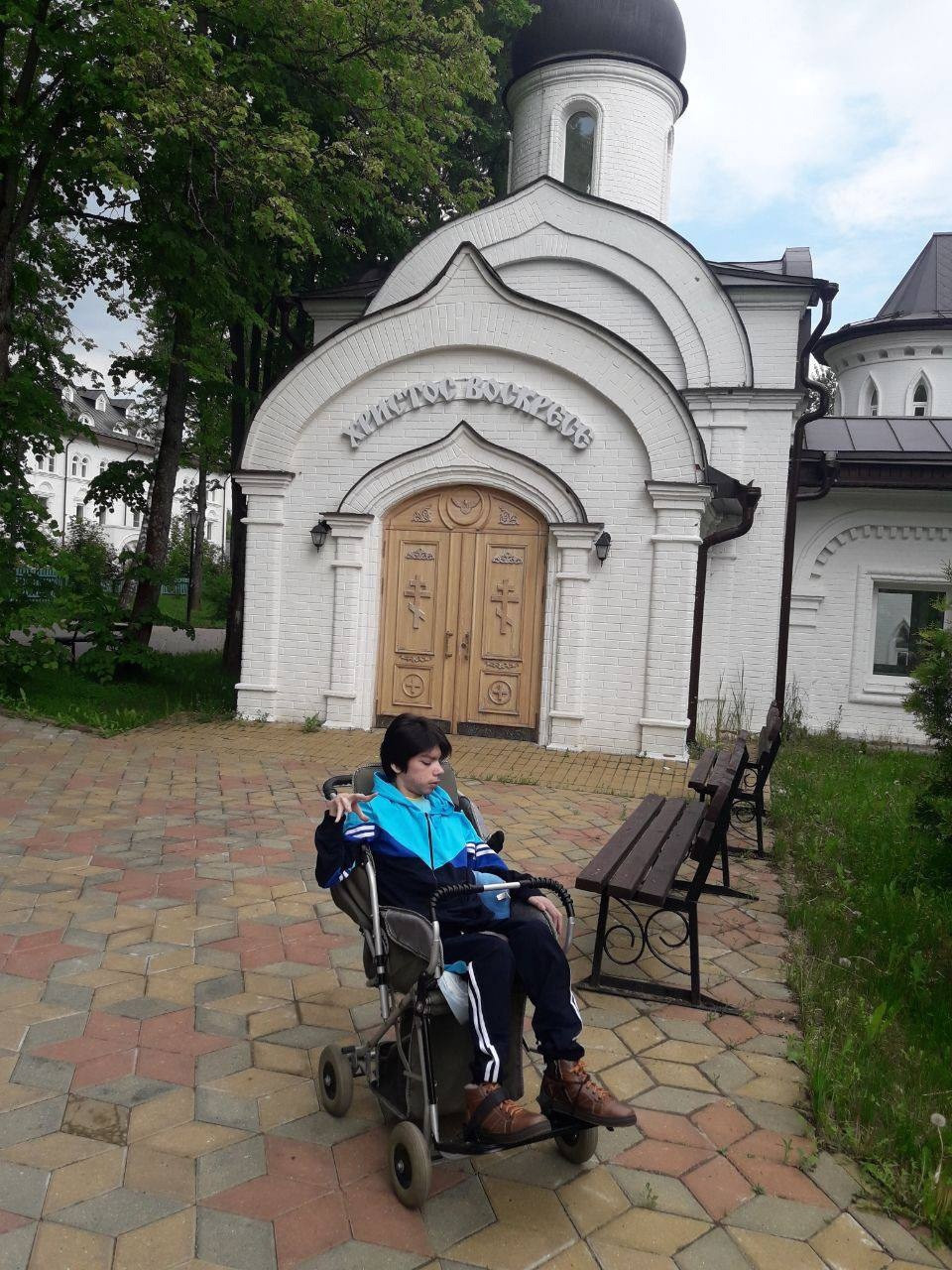 Миша из Мариуполя с диагнозом ДЦП теперь в Москве проходит реабилитацию в Елизаветинском хосписе.1655232009