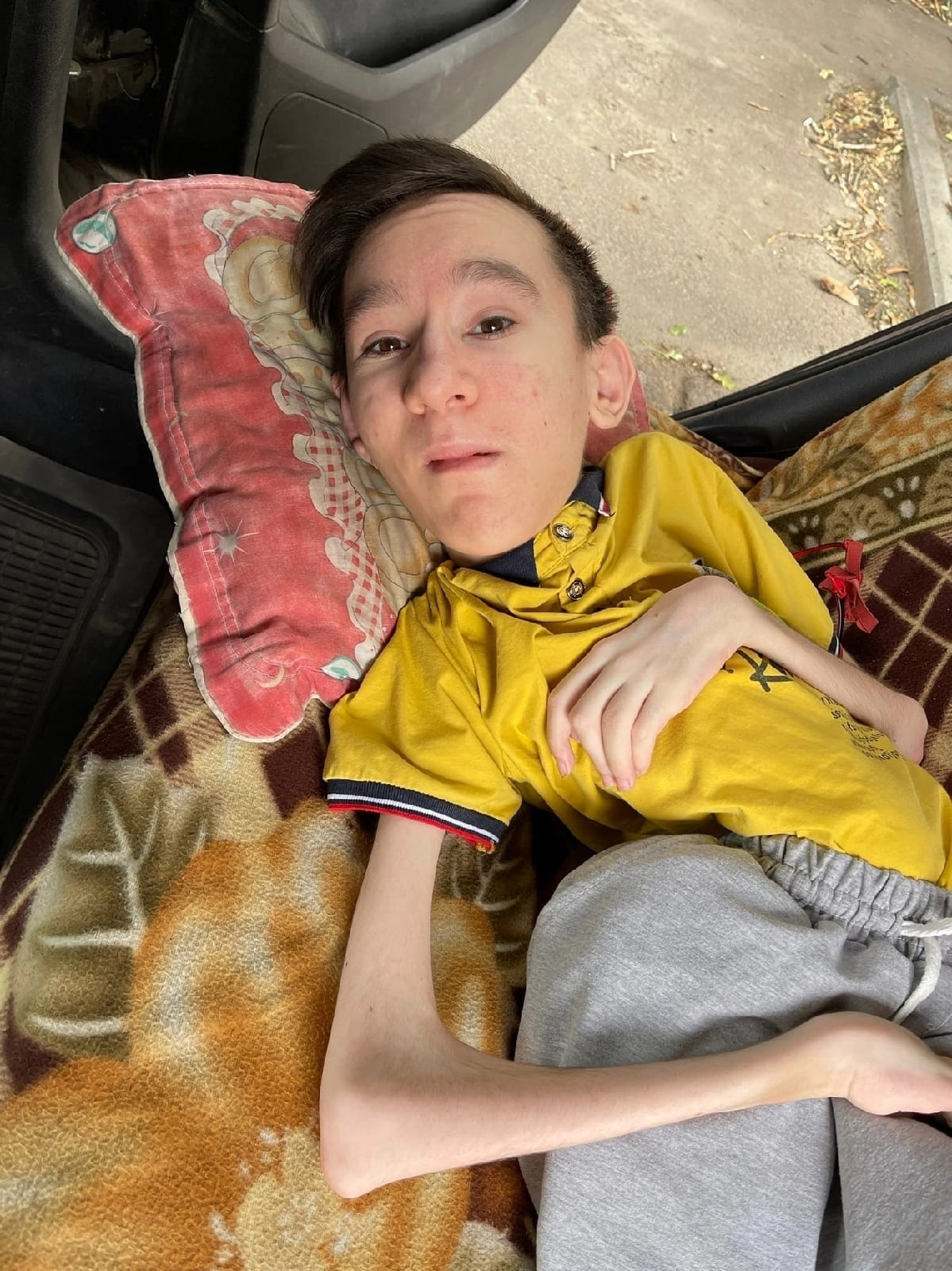 У нас нет больше сил жить под постоянными обстрелами в Старомихайловке.1661717582