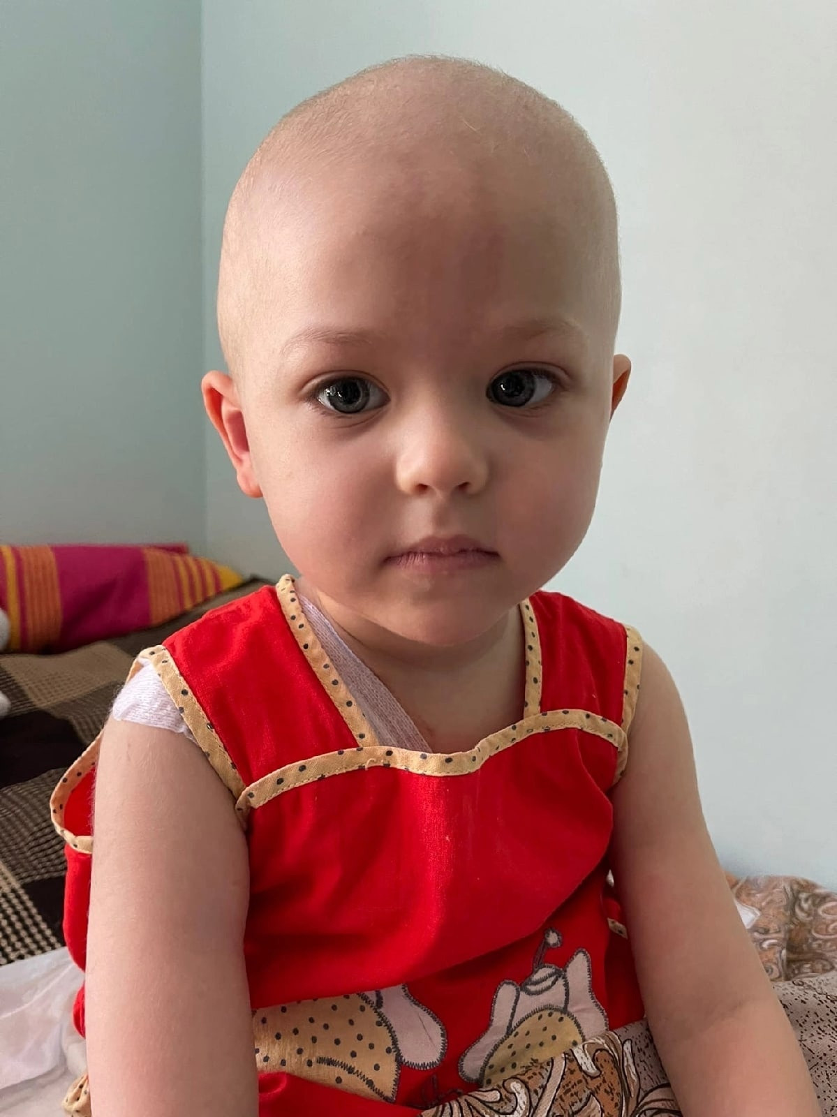 Третий блок химии мог стать для Варюши последним... То, что происходило с малышкой, очень напугало её семью.1662713389