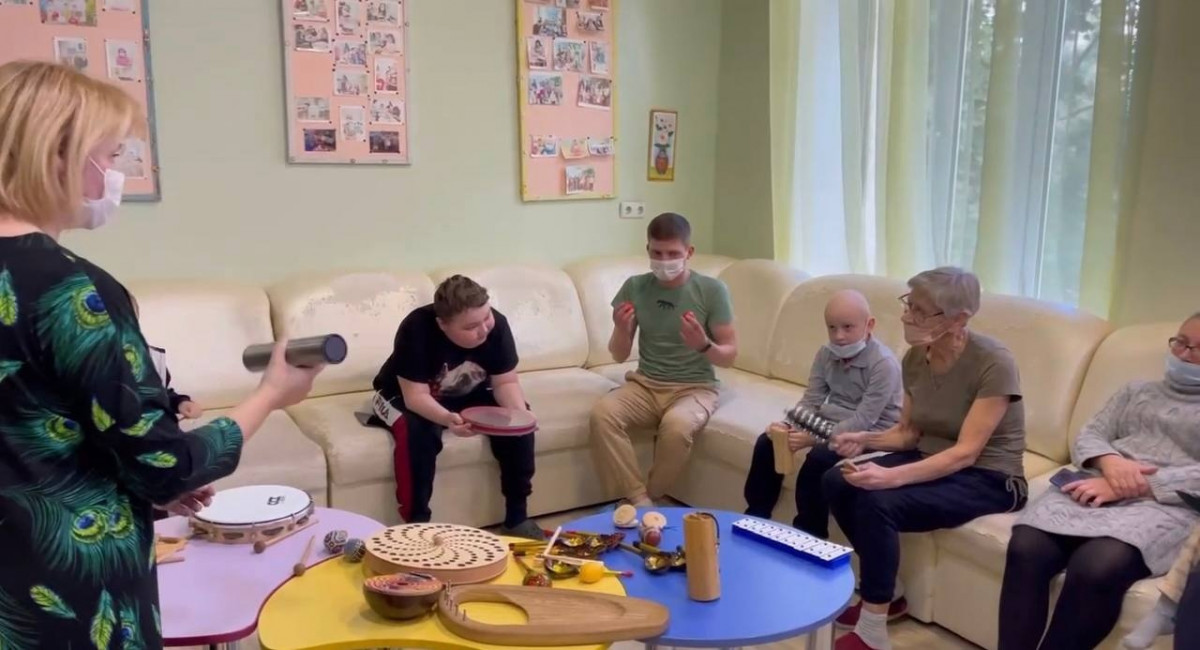 В детском онкоотделении Донецка впервые состоялось музыкотерапевиическое занятие1663834719