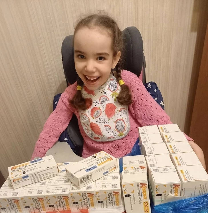 Частые приступы эпилепсии не дают Машеньке жить. Но облегчить состояние возможно1666780821