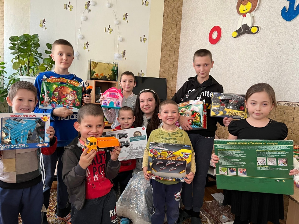 500 литров питьевой воды как новогодний подарок детям донецкого приюта - суровые реалии нынешнего военного Донбасса ...1671806414