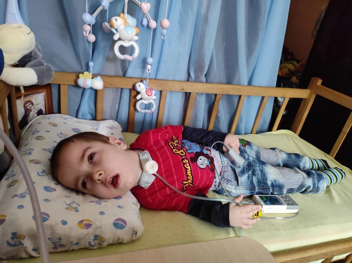 Ваня может задохнуться во время обстрелов Горловки...1675102635