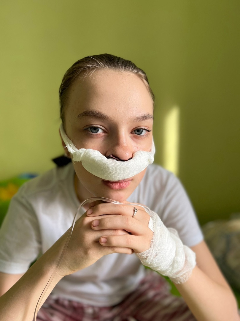 "Три часа у меня лилась кровь из носа. Тромбоциты были на нуле. И выживу ли я в этот раз, не знала... "1676376555