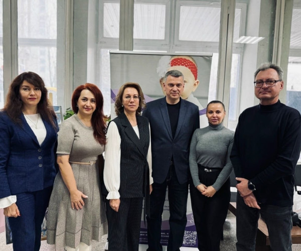 Добро объединяет: Благотворительная новогодняя ярмарка в Министерстве труда и социальной защиты ДНР1766752792